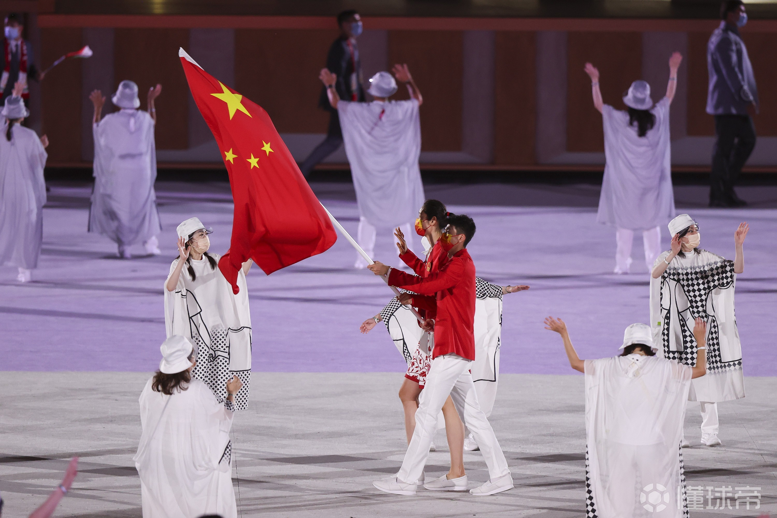 火爆场面带来的欢呼声，震撼全场