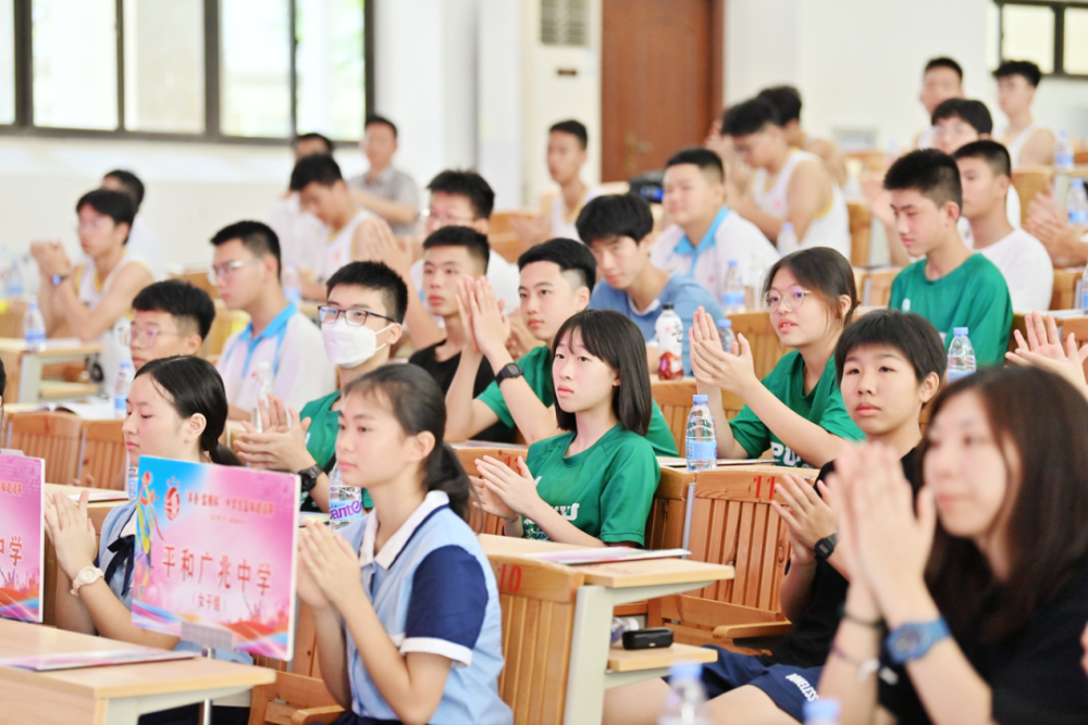 篮球夏令营开营典礼举行，青少年积极参与的简单介绍