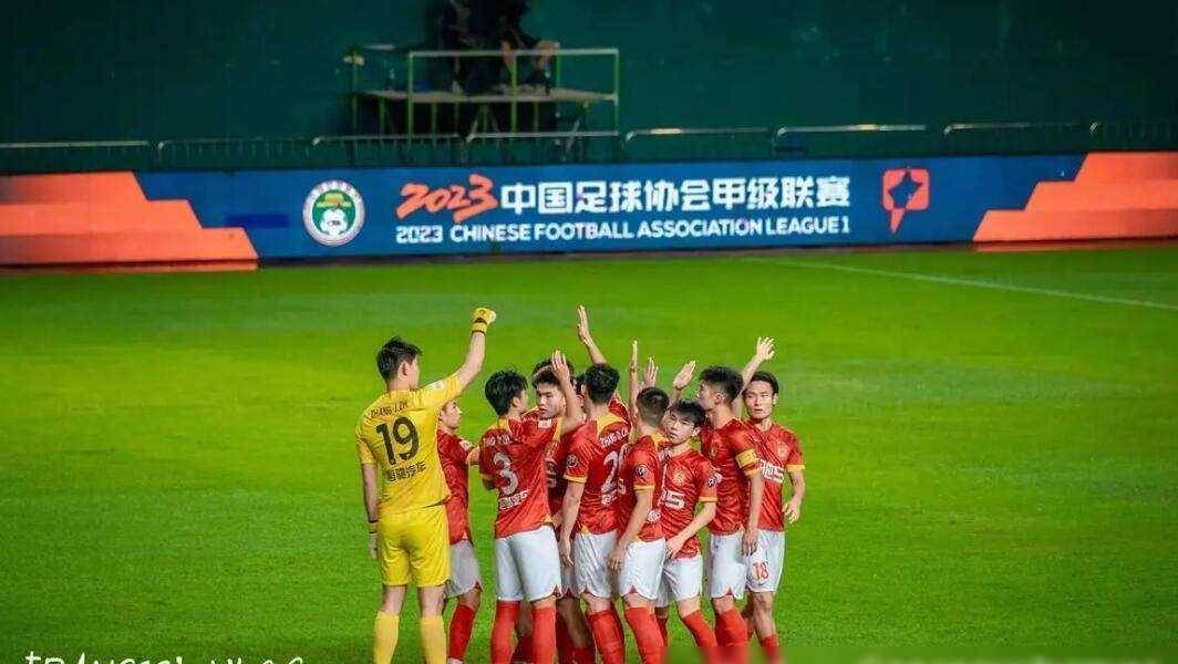 关于联赛强队对决场上火爆局面引人注目的信息