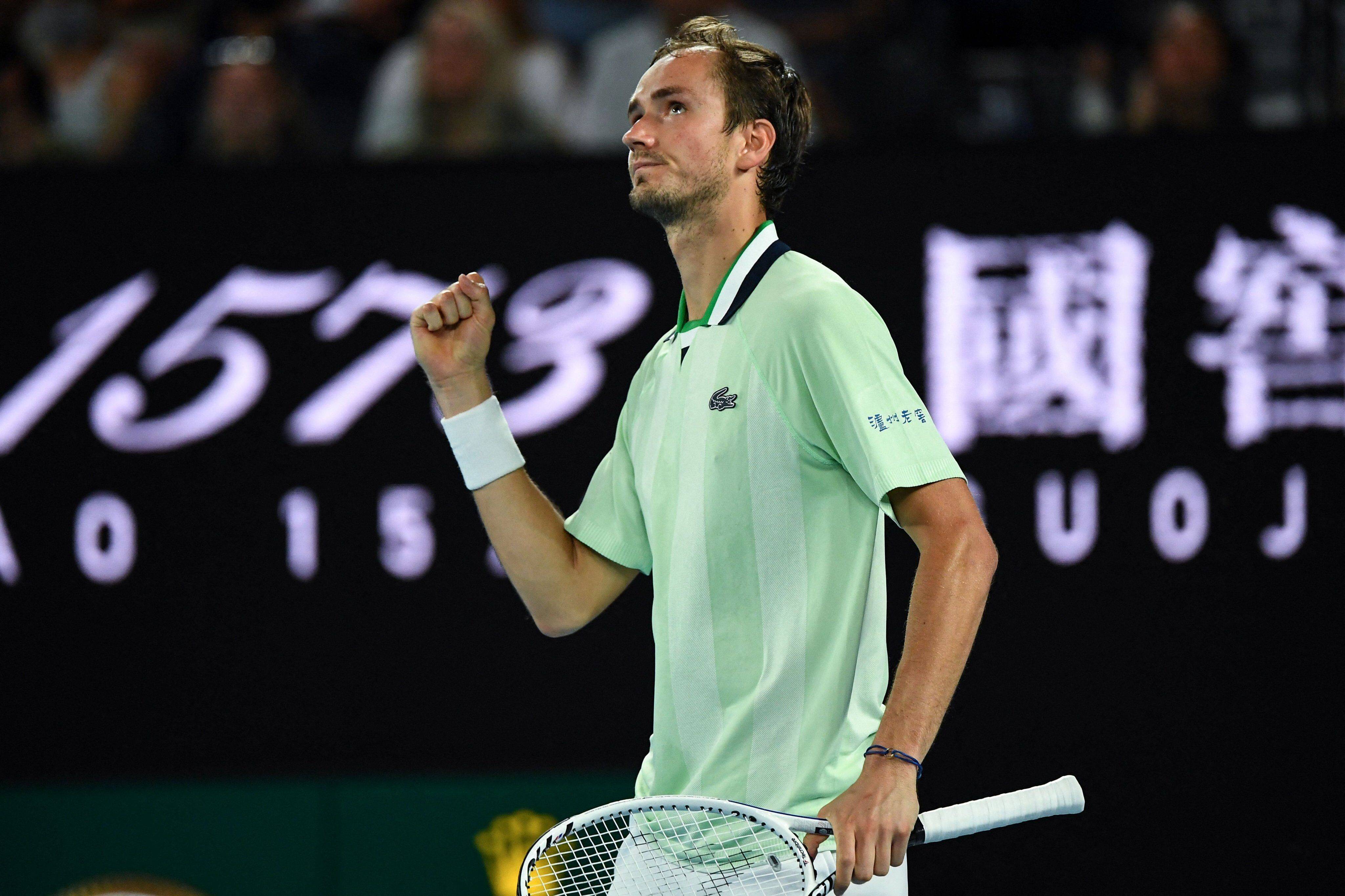 意大利网球队逆转日本网球队，梅德韦杰夫高光表现的简单介绍