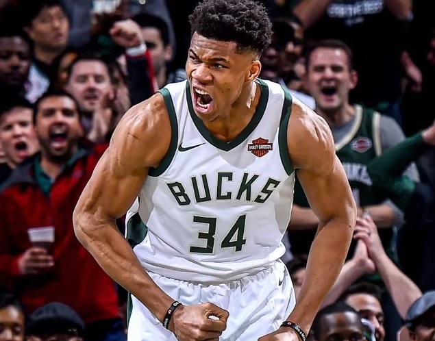 雄鹿大胜尼克斯，字母哥发挥出色