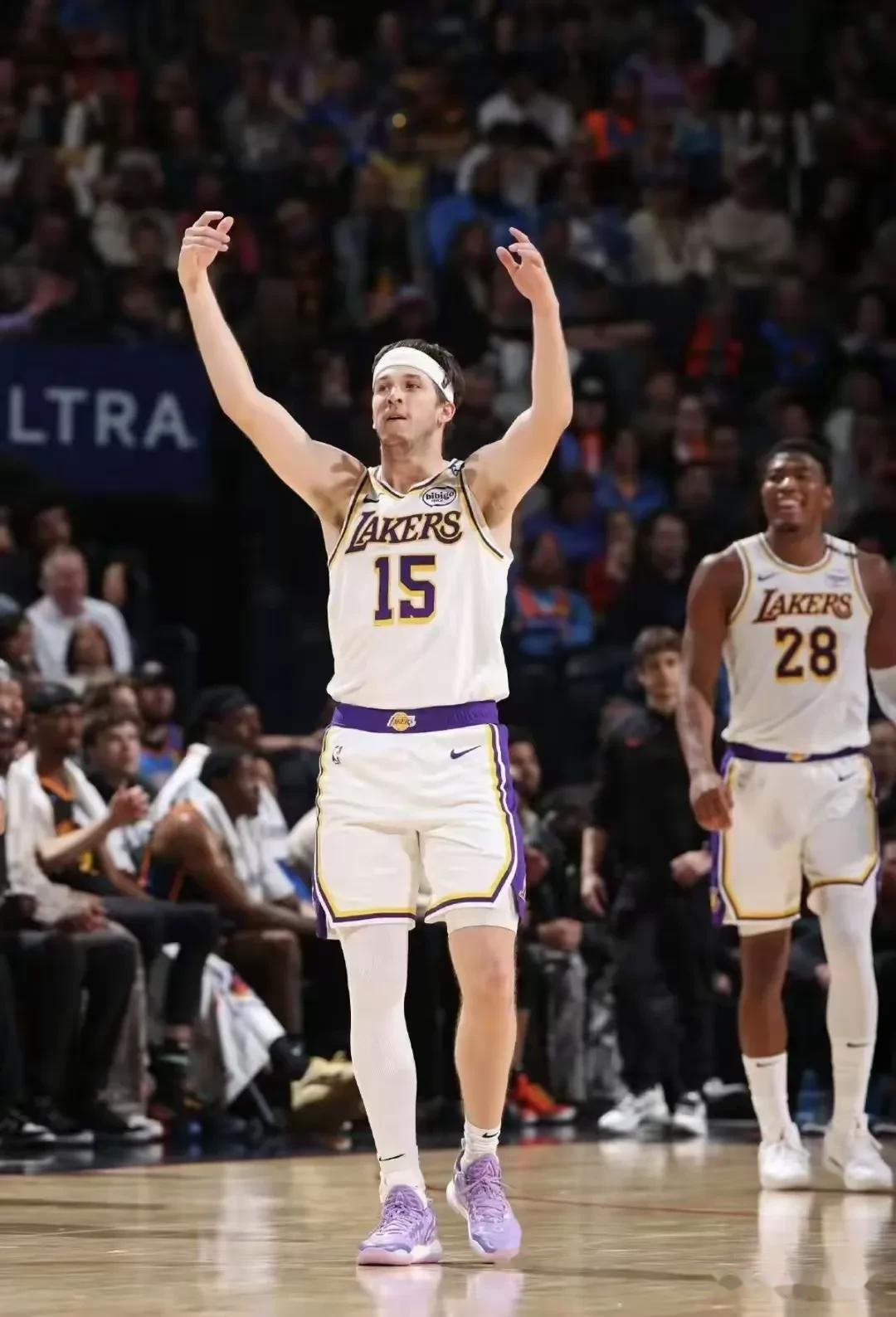 湖人主场力克奇才,状态回暖 湖人主场力克奇才,状态回暖