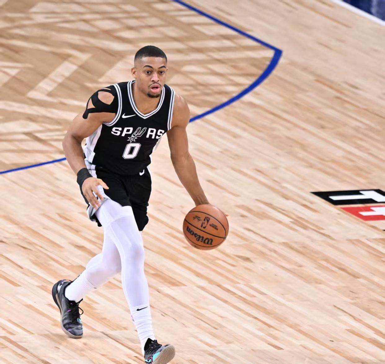 开拓者胜马刺，稳居西部前四