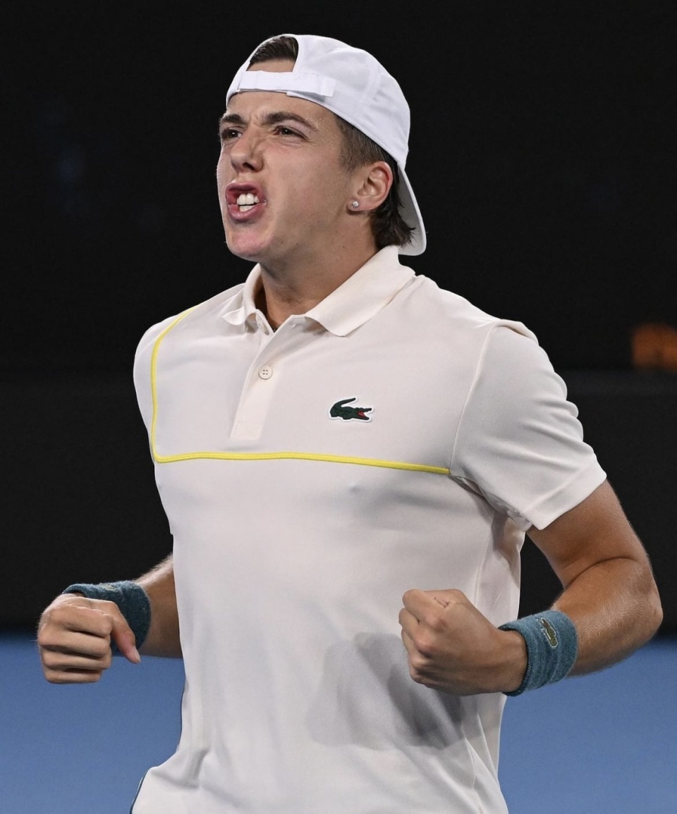 滚球预测选手爆冷获胜，专家预测失准