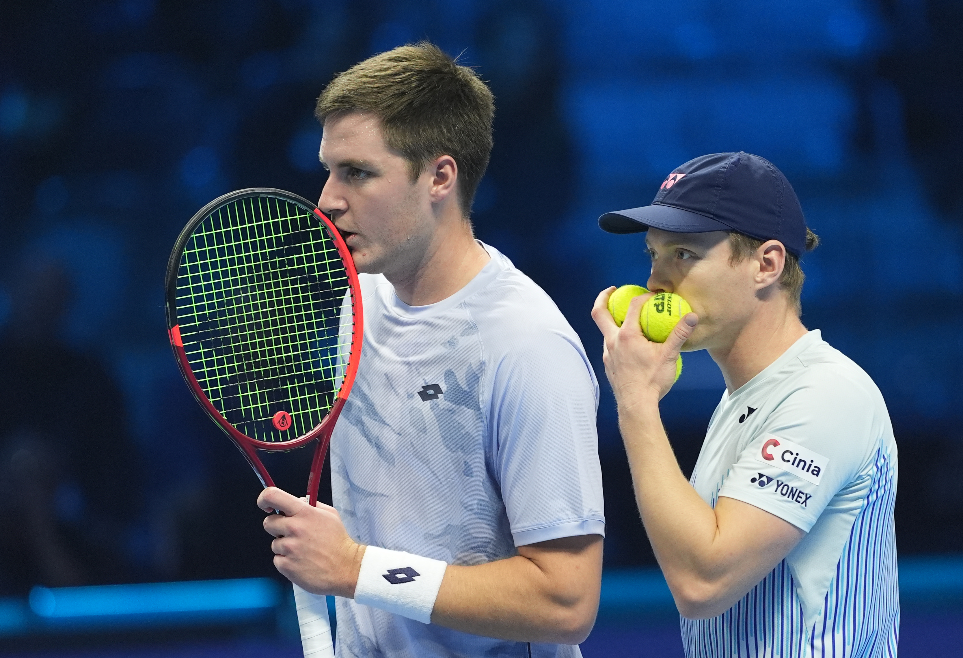 网球传奇谢幕，球迷泪洒赛场