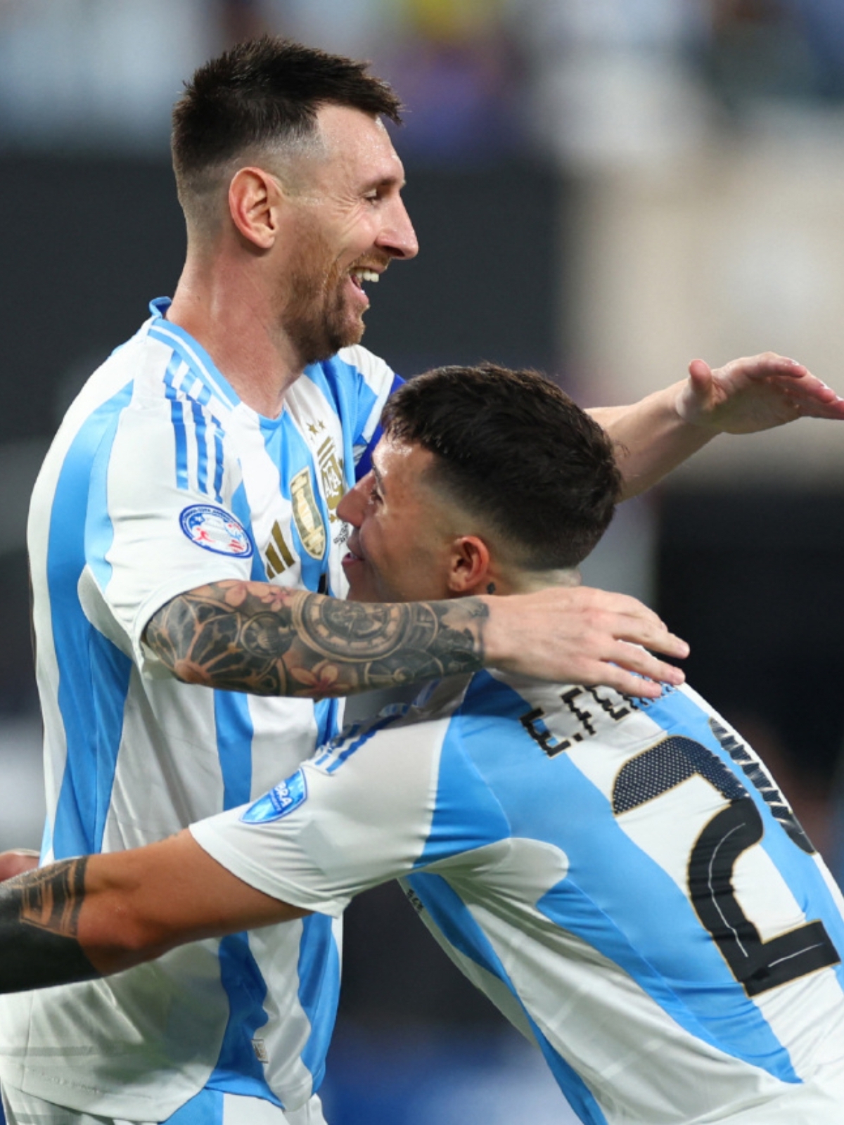 阿根廷险胜巴黎,奥亚尔萨瓦尔带队取胜 阿根廷险胜巴黎,奥亚尔萨瓦尔带队取胜