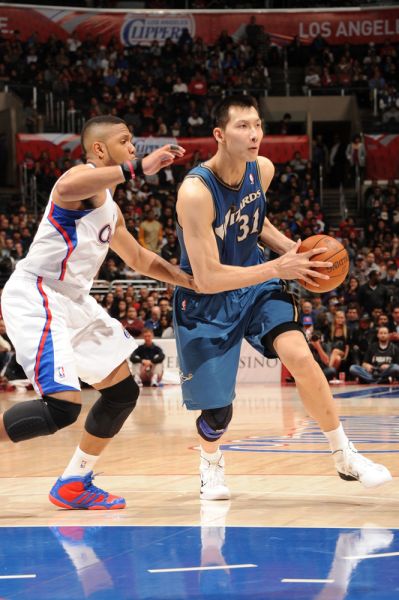 快船力克辽宁队，易建联扛起全队