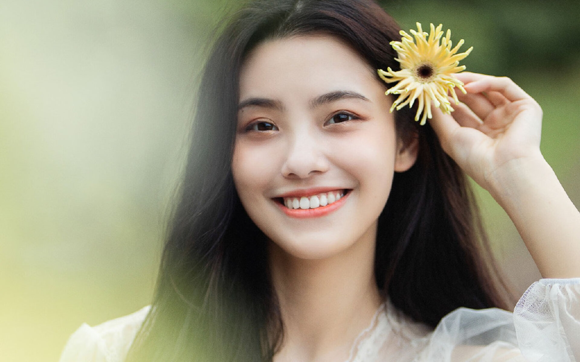 凯恩重锤破坚城，蓝鹰手术刀收割巴黎，现代足球胜利的南北双线