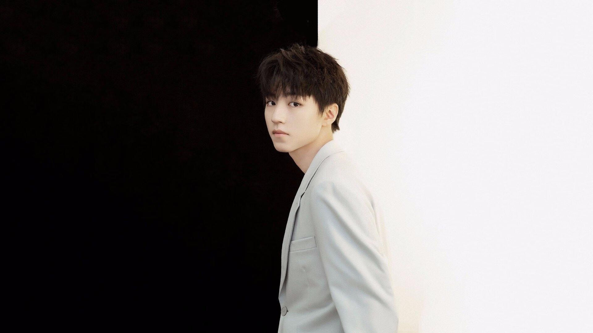 冰岛突围映英超风云，多特蒙德的坚韧与奥纳纳的接管艺术