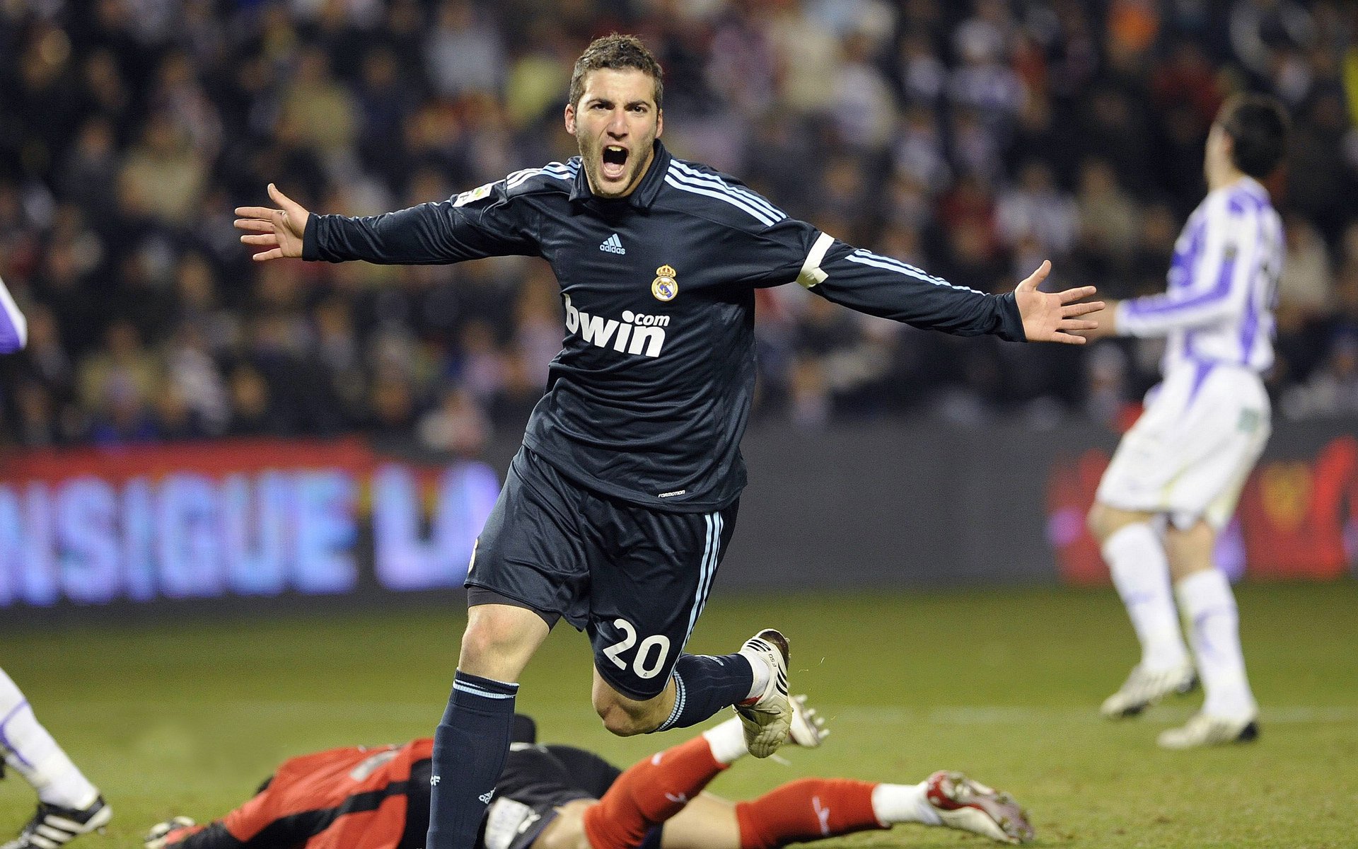 开云体育APP下载-维尼修斯完爆尤文防线！速度与灵感的暴击，对手只剩绝望