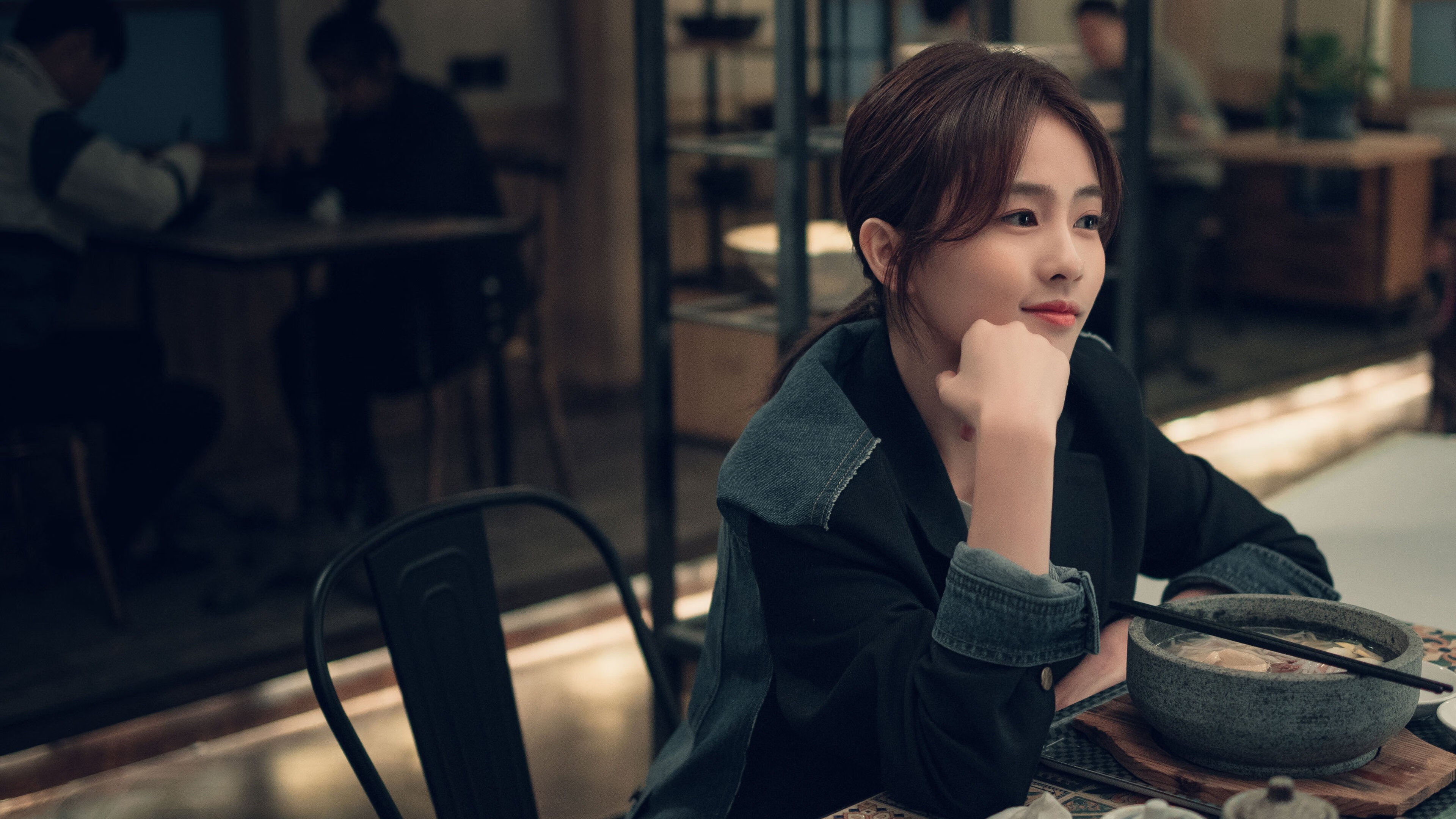 开云体育APP下载-当绝杀球遇见友谊赛，体育如何在不同战场上缝合世界？