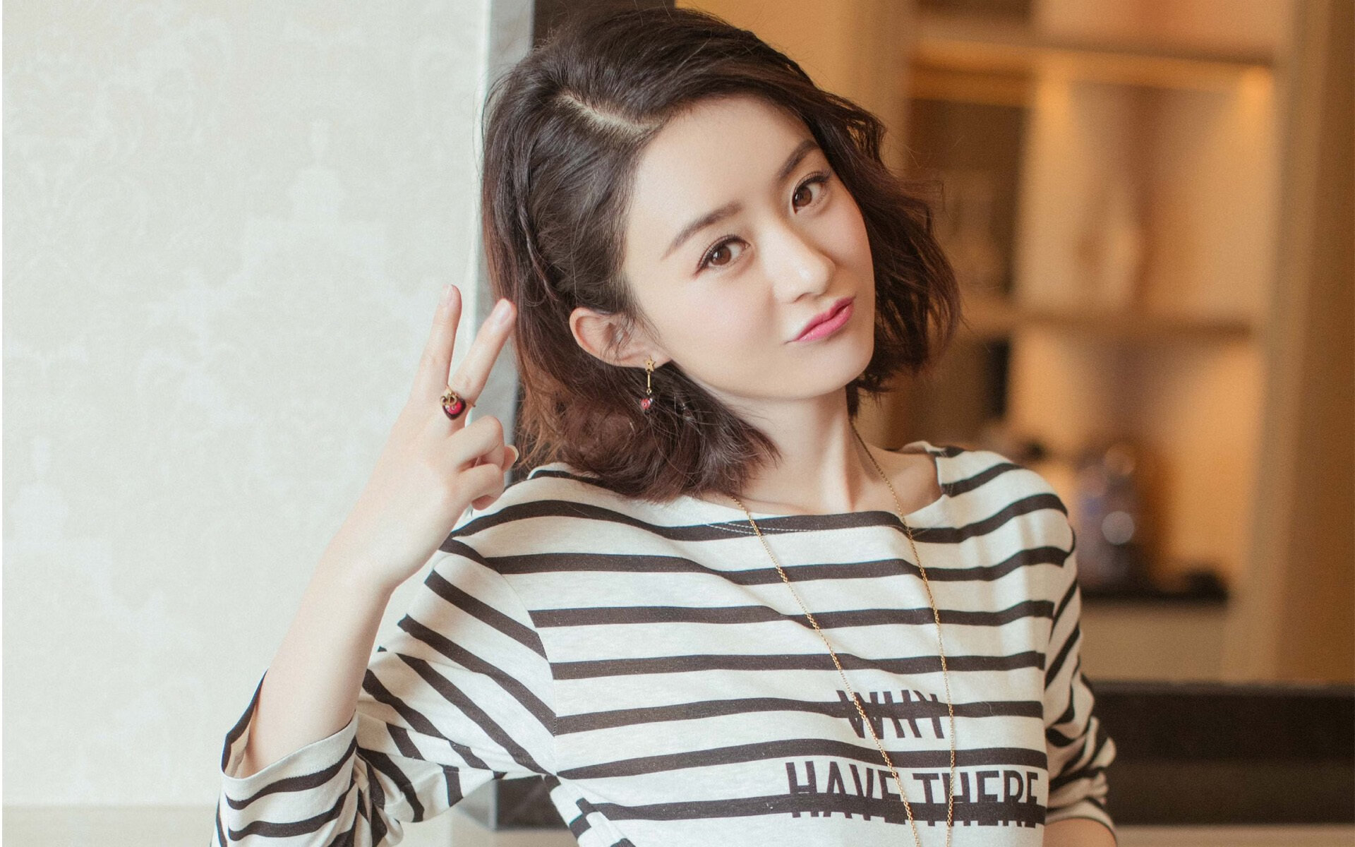 非洲雄狮咆哮巴黎!喀麦隆攻势如潮压制法国,巴斯托尼一剑封喉成关键先生